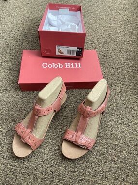 Women’s Cobb Hill by Rockport  Pink T-Strap Sandals 7.5 M